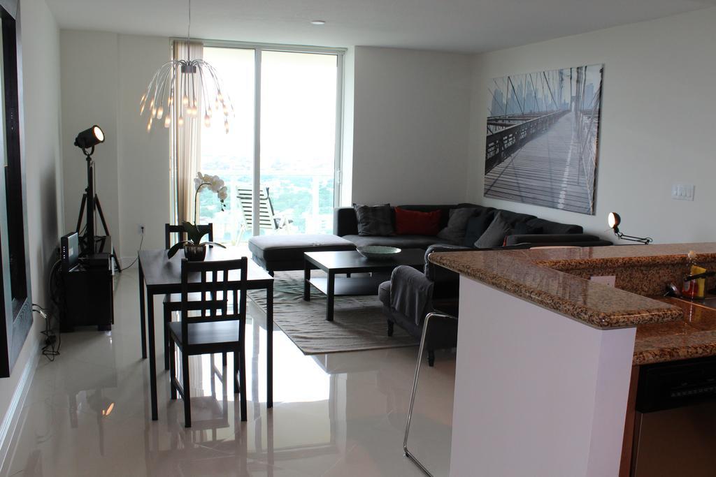Lyx Suites At One Broadway In Brickell Miami Exterior foto